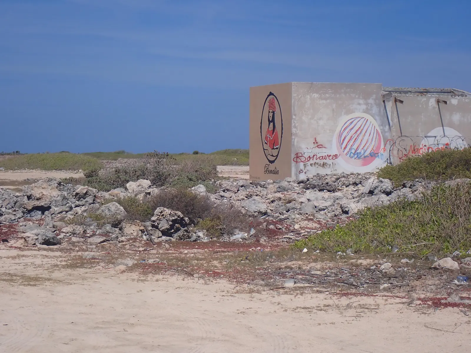 Voormalige Shrimp Factory aan de zuidoostkust van Bonaire